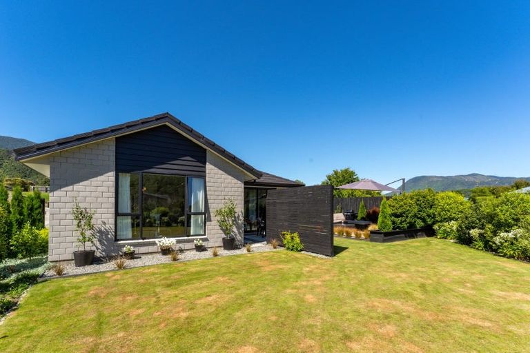 Photo of property in 18 Discovery Way, Waikawa, Picton, 7220