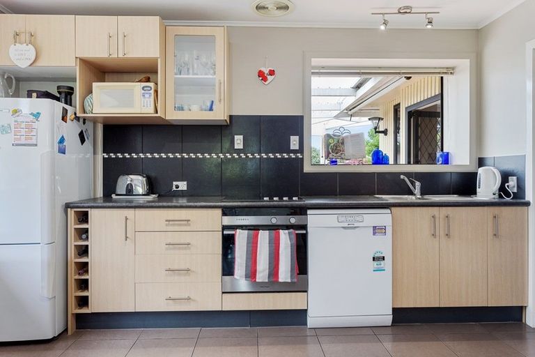 Photo of property in 5 Collins Drive, Waikuku Beach, 7402