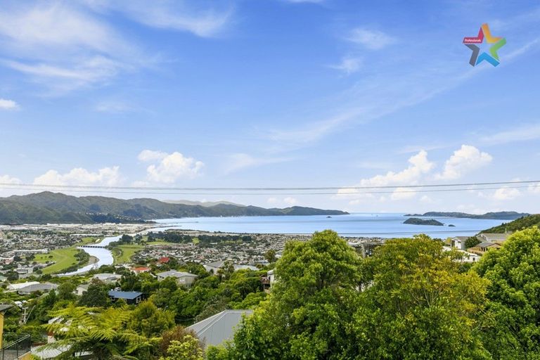 Photo of property in 6 Poto Road, Normandale, Lower Hutt, 5010