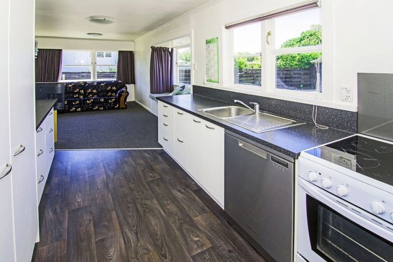 Photo of property in 8 Hughan Place, Carterton, 5713