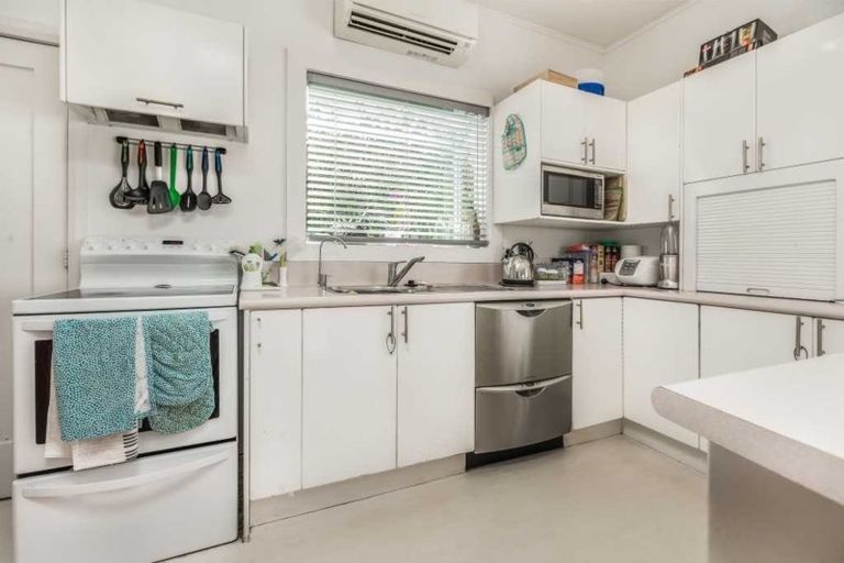 Photo of property in 6 Apihai Street, Orakei, Auckland, 1071