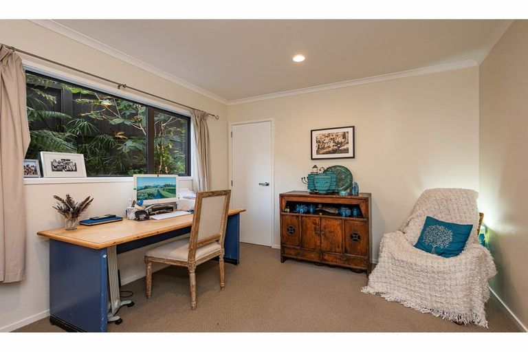 Photo of property in 12 Whitu Street, Khandallah, Wellington, 6035