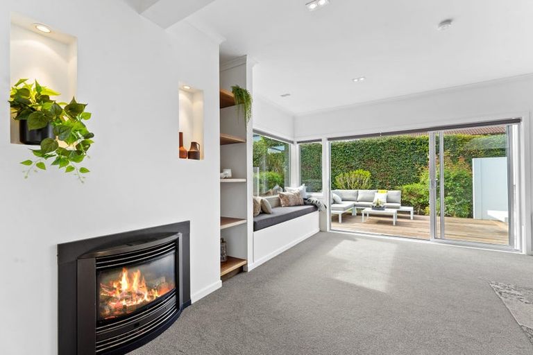 Photo of property in 16 Prestige Place, Castor Bay, Auckland, 0620