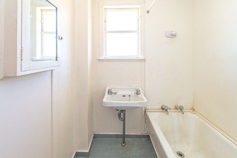 Photo of property in 15 Matipo Street, Castlecliff, Whanganui, 4501