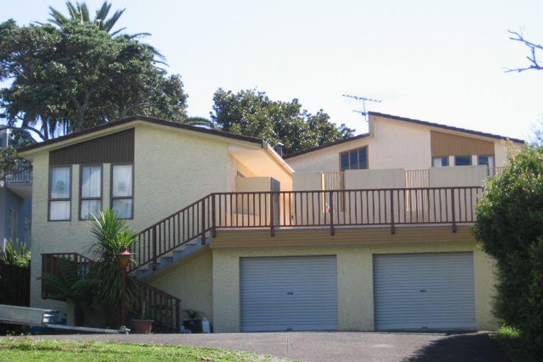 Photo of property in 28 Masterton Road, Rothesay Bay, Auckland, 0630