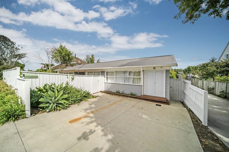 Photo of property in 55 Paparoa Road, Cockle Bay, Auckland, 2014