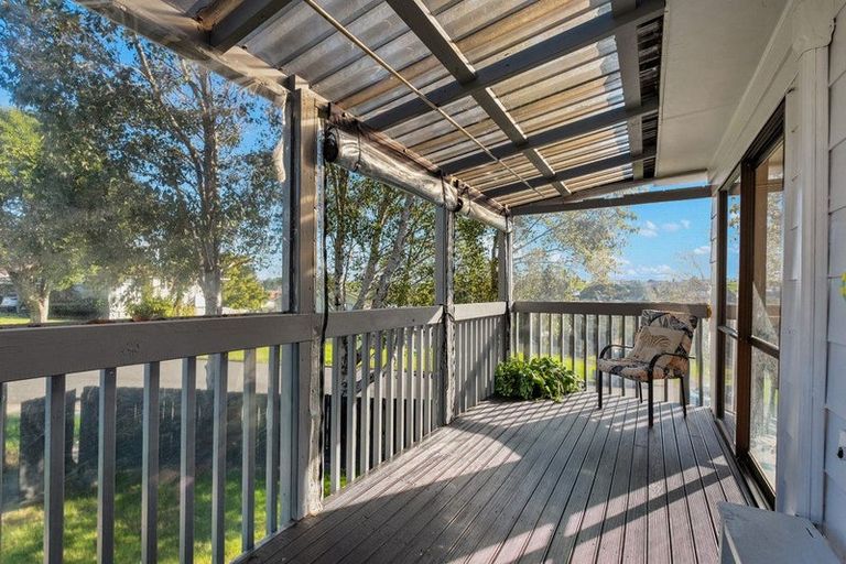 Photo of property in 10 Rena Place, West Harbour, Auckland, 0618