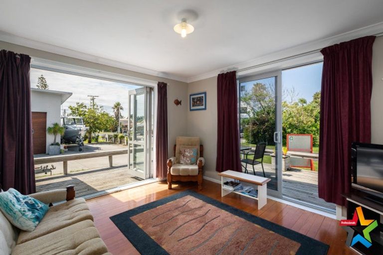 Photo of property in 16 Tatai Road, Bowentown, Waihi Beach, 3177