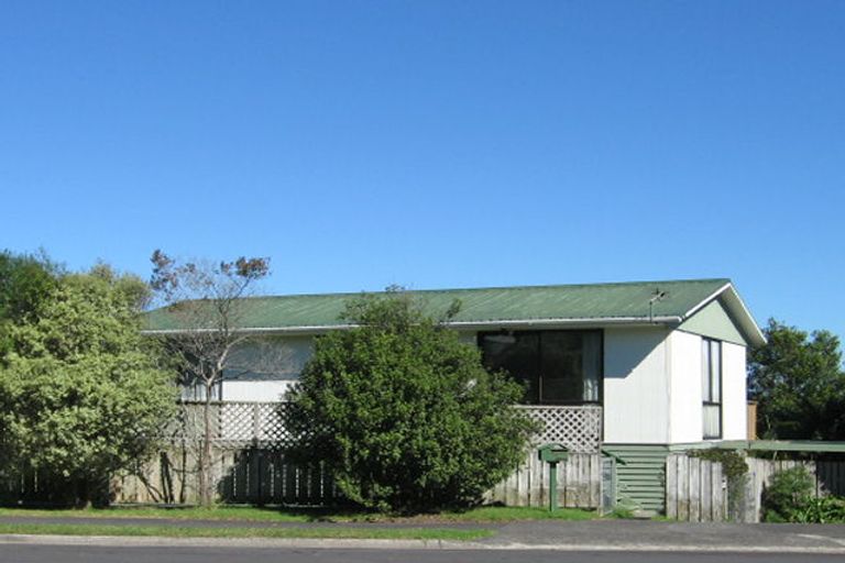 Photo of property in 2/20 Crosby Road, West Harbour, Auckland, 0618