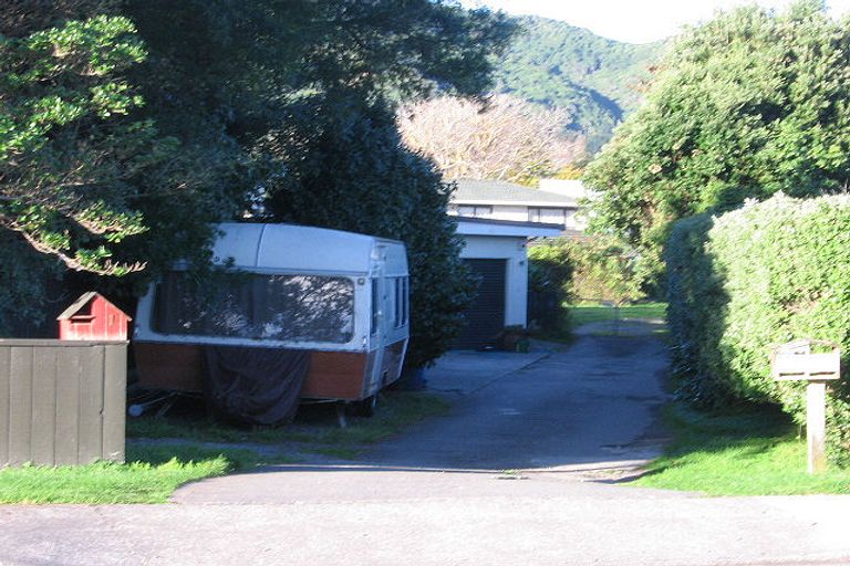 Photo of property in 1a Fleetwood Grove, Waikanae, 5036