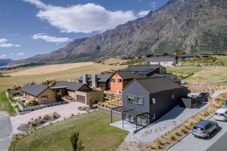 Photo of property in 86 Jacks Point Rise, Jacks Point, Queenstown, 9371