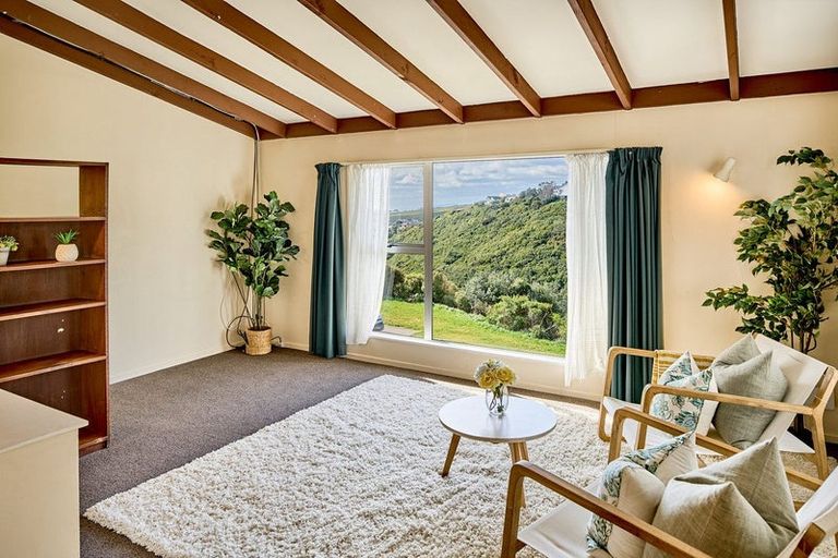 Photo of property in 34a Colchester Crescent, Newlands, Wellington, 6037