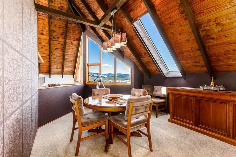 Photo of property in 1 Maple Grove, Maungaraki, Lower Hutt, 5010