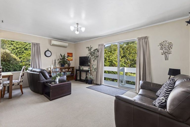 Photo of property in 11b Florio Terrace, Tawa, Wellington, 5028