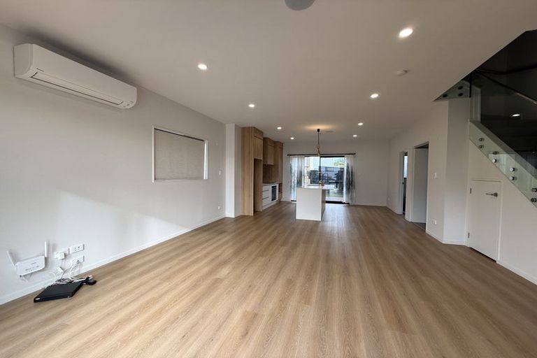 Photo of property in 52a Crestview Rise, Papakura, 2110