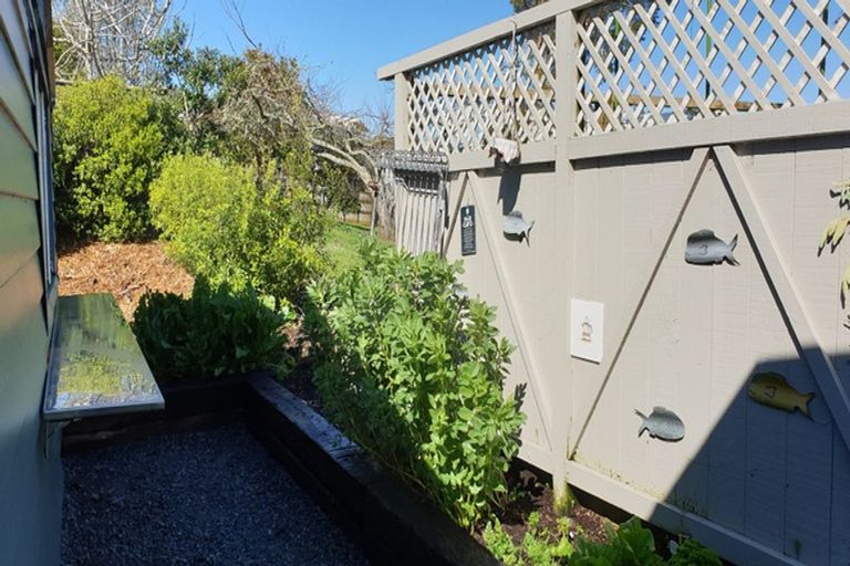 Photo of property in 9 Whaka Street, Maungaturoto, 0520