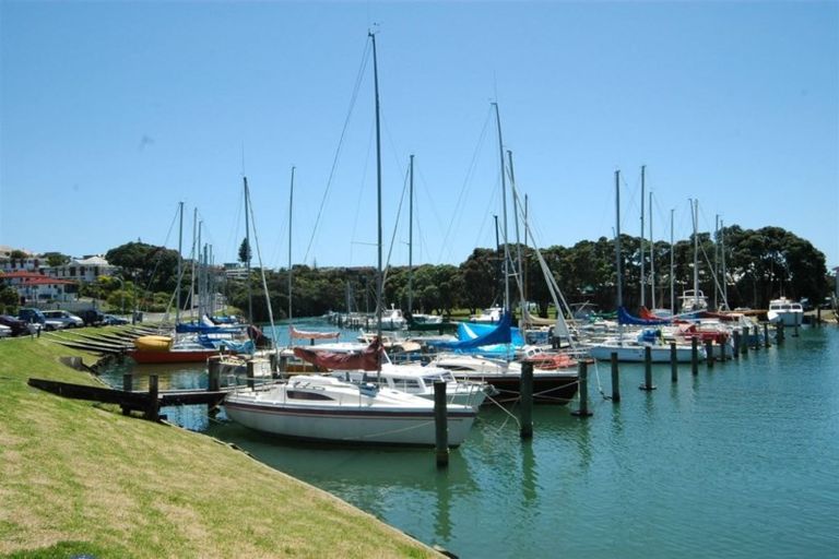 Photo of property in 21a Seaview Road, Castor Bay, Auckland, 0620