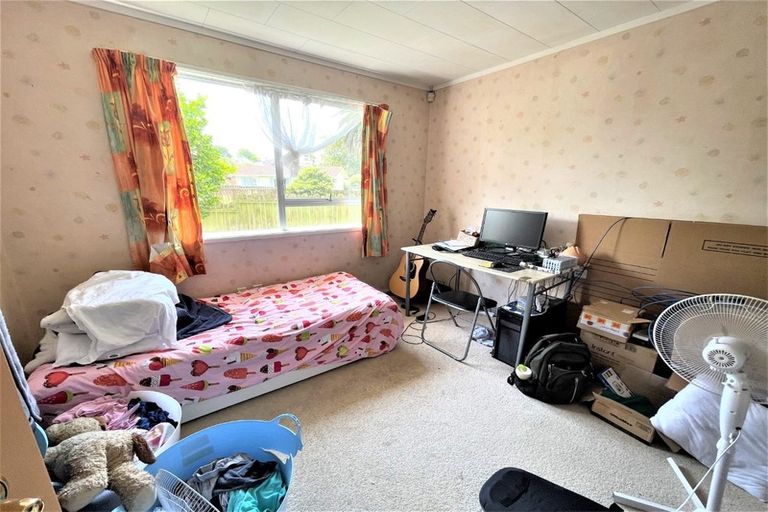 Photo of property in 69 Chilcott Road, Henderson, Auckland, 0612