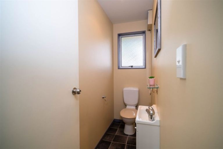 Photo of property in 58 Denise Crescent, Hornby, Christchurch, 8042