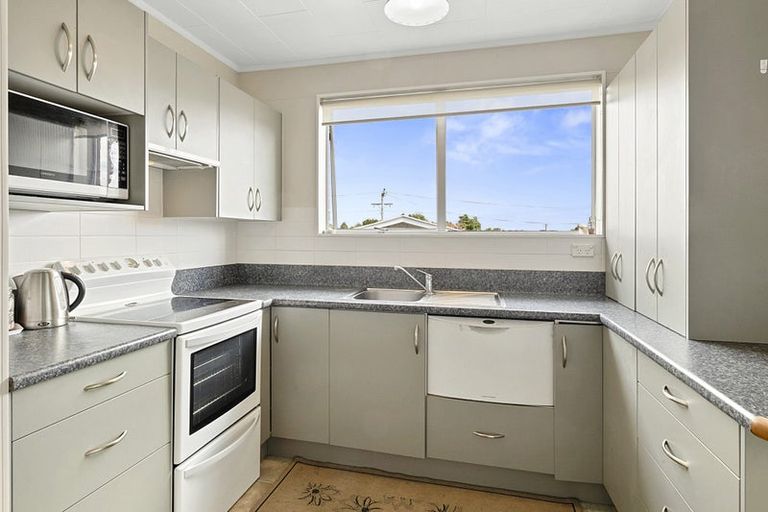 Photo of property in 2/3 Bideford Street, Brooklands, New Plymouth, 4310