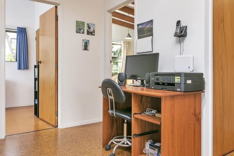 Photo of property in 2/26 Colonial Road, Birkenhead, Auckland, 0626