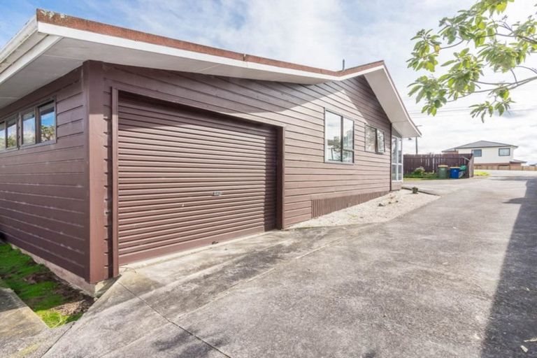 Photo of property in 1/170 Titirangi Road, New Lynn, Auckland, 0600