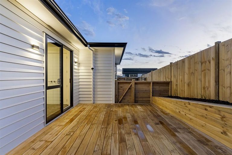 Photo of property in 3 Headsail Drive, Long Bay, Auckland, 0630