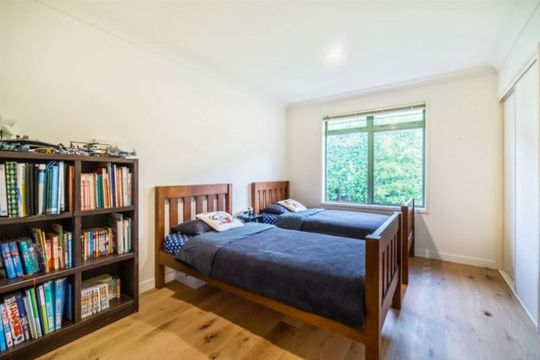 Photo of property in 32 Woodridge Avenue, Northcross, Auckland, 0630