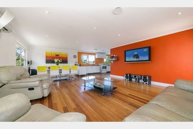 Photo of property in 73 Oreil Avenue, West Harbour, Auckland, 0618