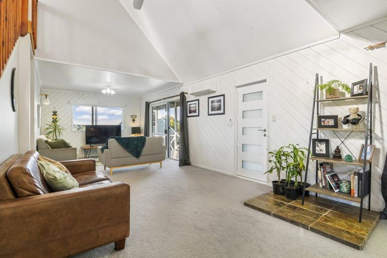 Photo of property in 83 Stillwater Crescent, Stillwater, Silverdale, 0993