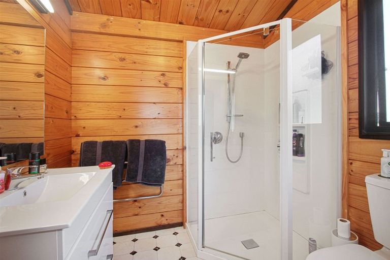 Photo of property in 100 Wharf Road, Clarks Beach, Pukekohe, 2679