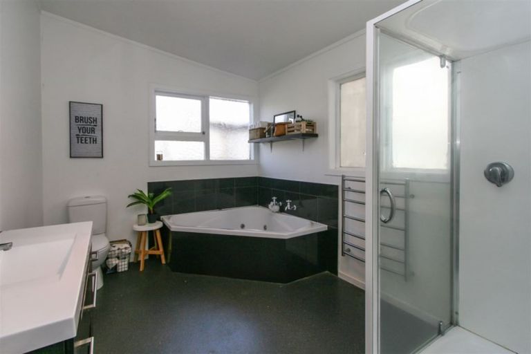 Photo of property in 24 Elliot Street, Inglewood, 4330