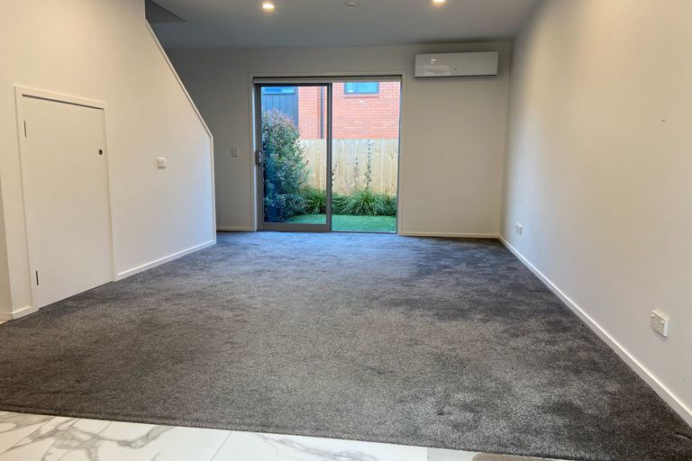 Photo of property in 4/8 Yeovil Road, Te Atatu Peninsula, Auckland, 0610