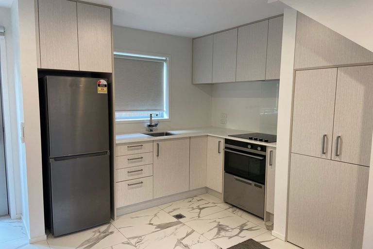 Photo of property in 4/8 Yeovil Road, Te Atatu Peninsula, Auckland, 0610