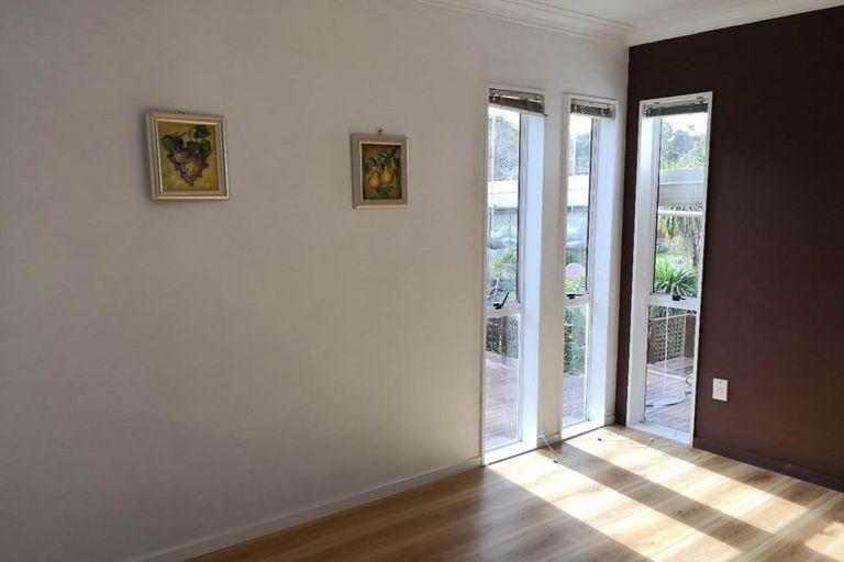 Photo of property in 2/6 Bellbird Rise, Murrays Bay, Auckland, 0630