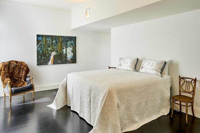 Photo of property in Orient Flats, 348 Oriental Parade, Oriental Bay, Wellington, 6011