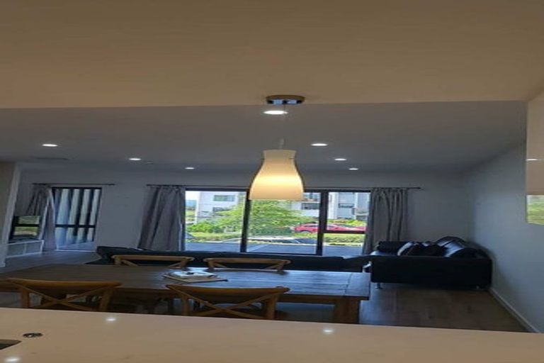 Photo of property in 74 Te Oneroa Way, Long Bay, Auckland, 0630