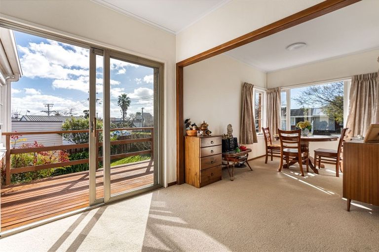 Photo of property in 52 Old Lake Road, Narrow Neck, Auckland, 0624