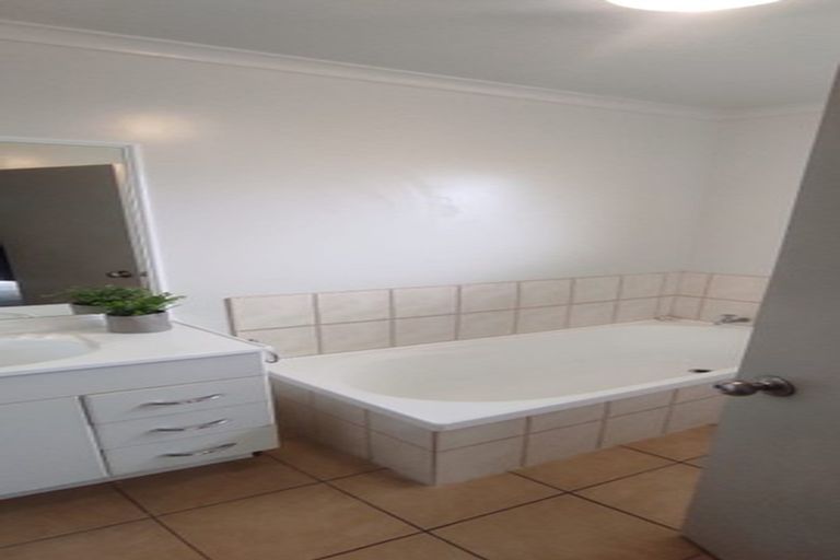 Photo of property in 25 Pateke Drive, Takanini, 2112