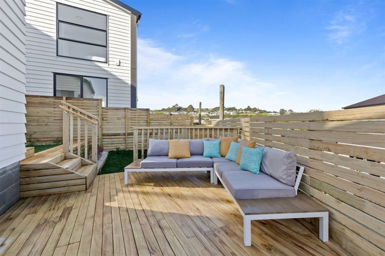 Photo of property in 1b Lemon Grove Lane, Greenhithe, Auckland, 0632