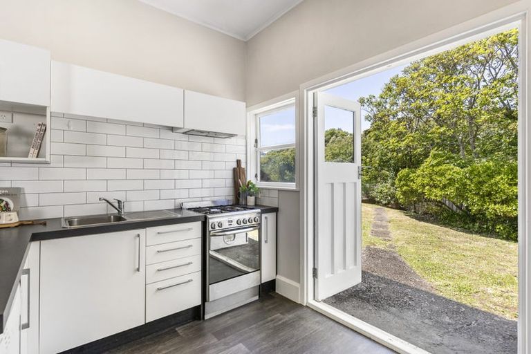 Photo of property in 17 Waikowhai Street, Ngaio, Wellington, 6035