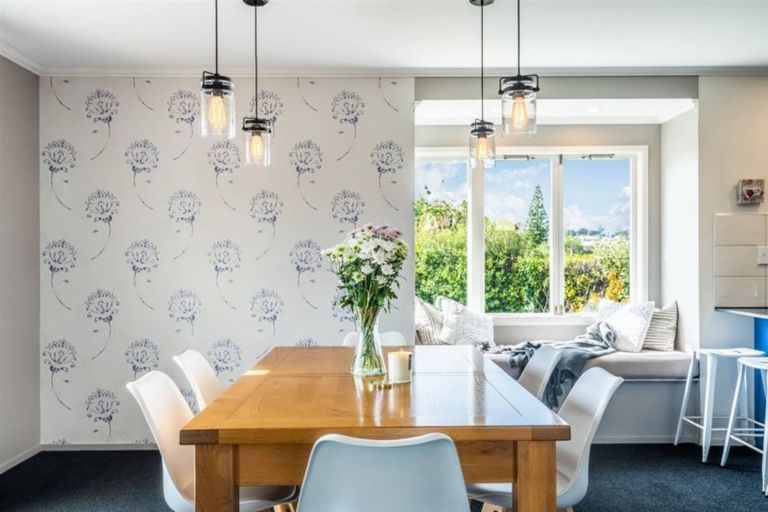 Photo of property in 32 Fairway Avenue, Red Beach, 0932