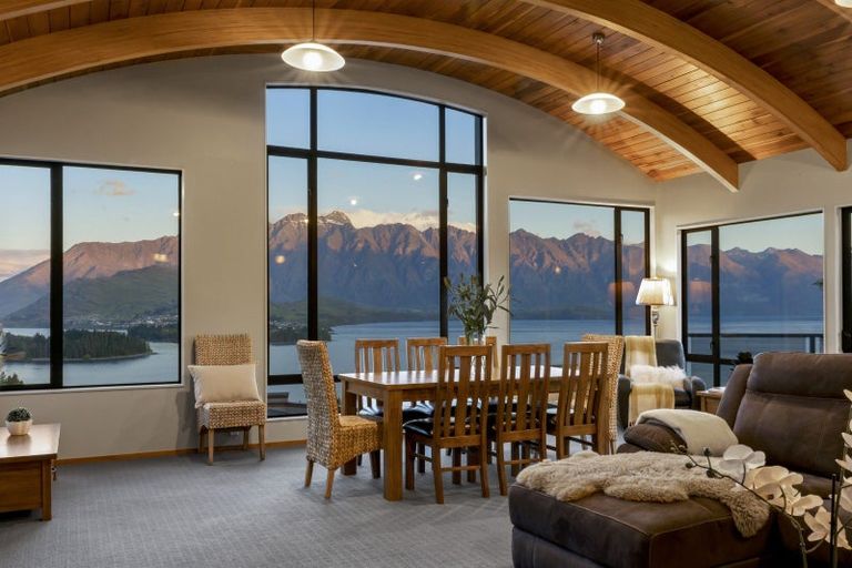 Photo of property in 1-3/1 Matakauri Place, Fernhill, Queenstown, 9300