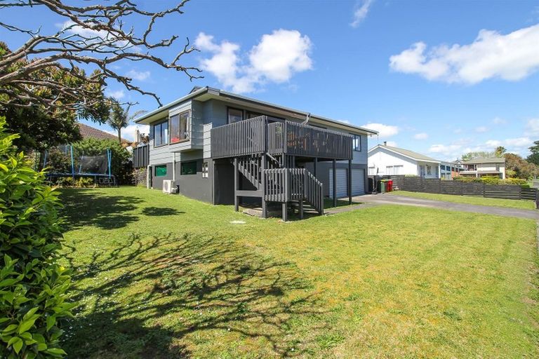 Photo of property in 3 Stella Drive, Clarks Beach, 2122