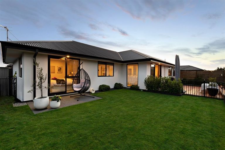 Photo of property in 52 Stationmasters Way, Prebbleton, 7604