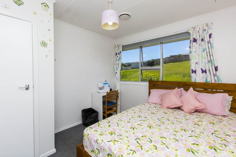 Photo of property in 51 Blueberry Grove, Timberlea, Upper Hutt, 5018