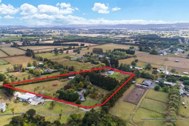 Photo of property in 152 Boord Crescent, Kumeu, 0891