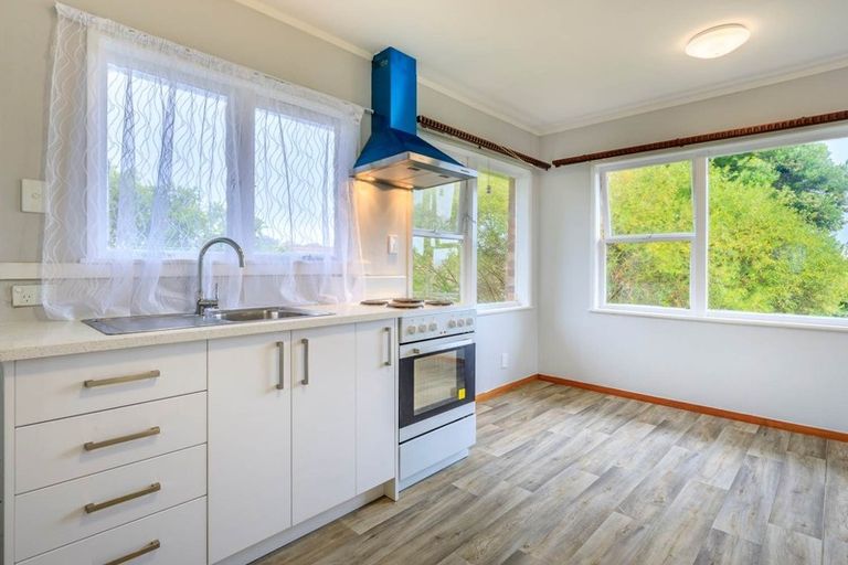 Photo of property in 1/90 Te Atatu Road, Te Atatu South, Auckland, 0610