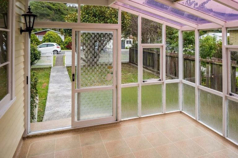 Photo of property in 9 Luckie Street, Tawa, Wellington, 5028