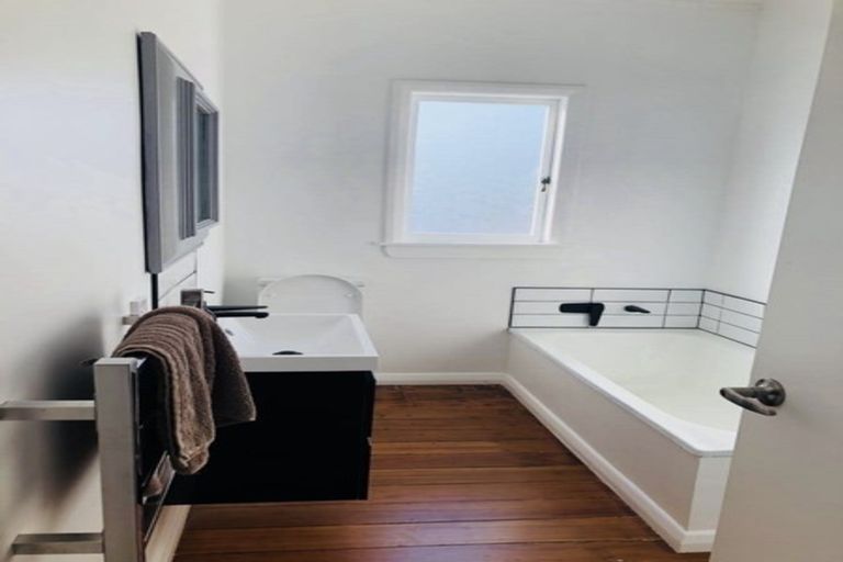 Photo of property in 2/39 Esmonde Road, Takapuna, Auckland, 0622